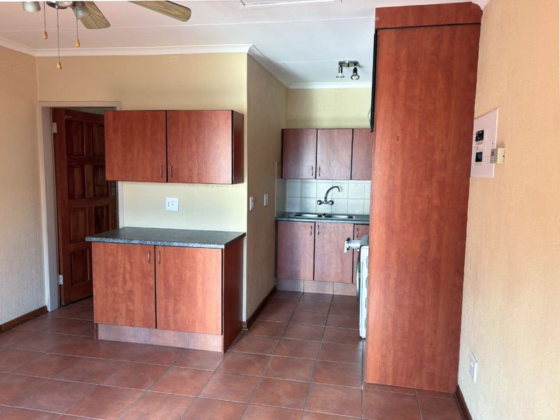 Conveniently located 1.4 km from the NWU campus! - Photo 7