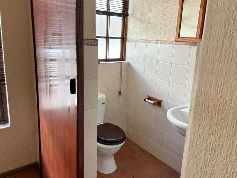 Conveniently located 1.4 km from the NWU campus! - Photo 8