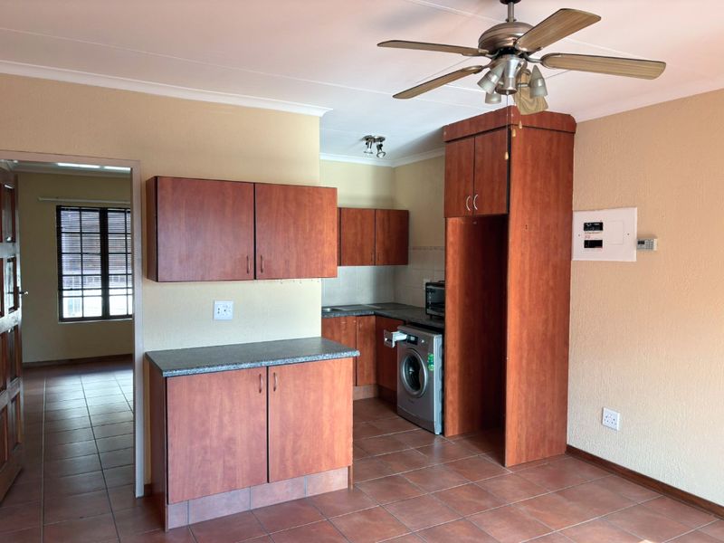 Conveniently located 1.4 km from the NWU campus! - Photo 6