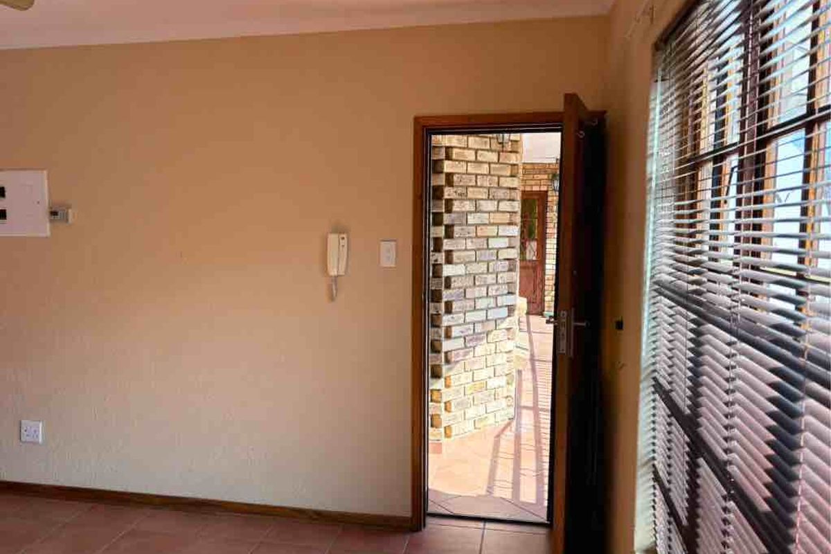 Conveniently located 1.4 km from the NWU campus! - Photo 4