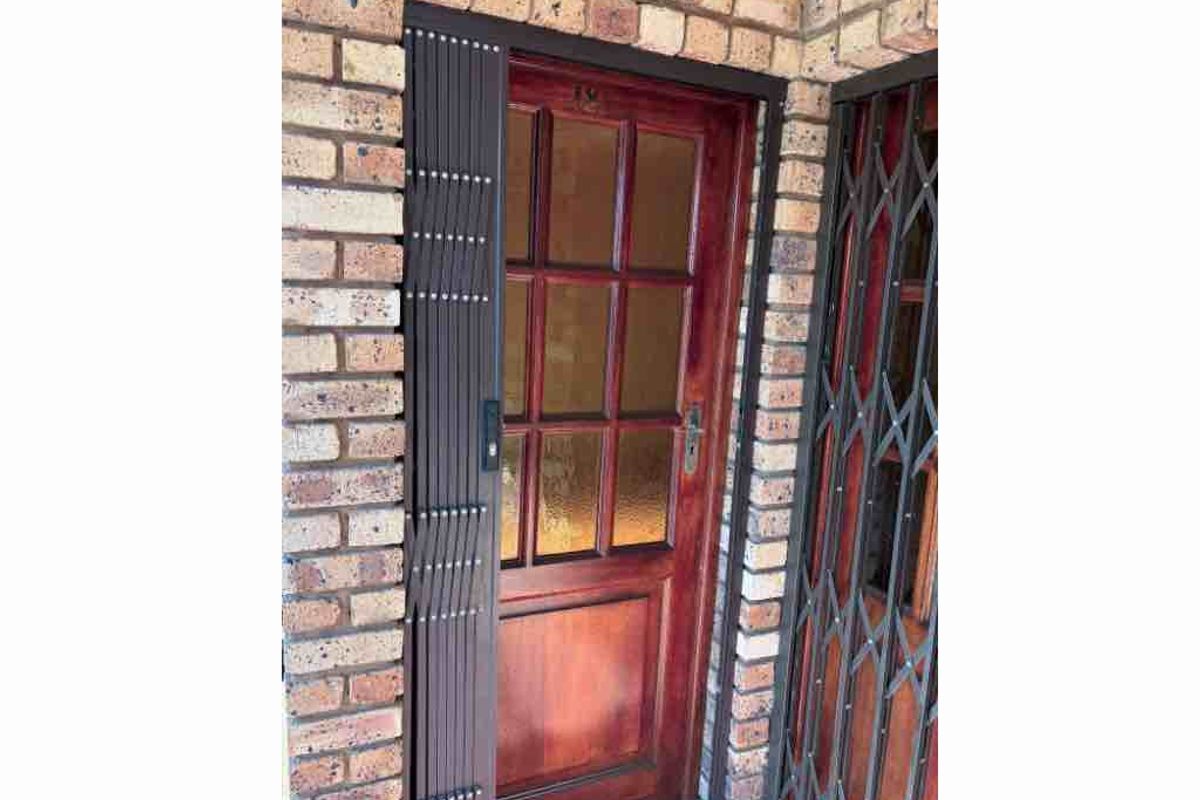 Conveniently located 1.4 km from the NWU campus! - Photo 3