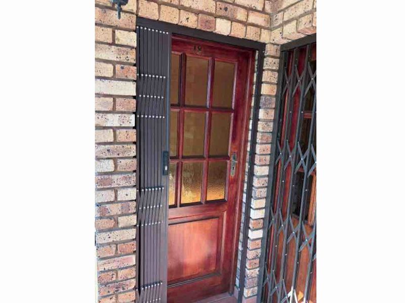 Conveniently located 1.4 km from the NWU campus! - Photo 3