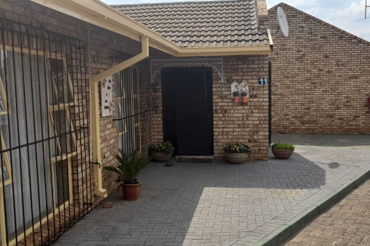 Charming 3-bedroom townhouse in Parys, perfect for family living or investment—don't miss out! - Photo 3