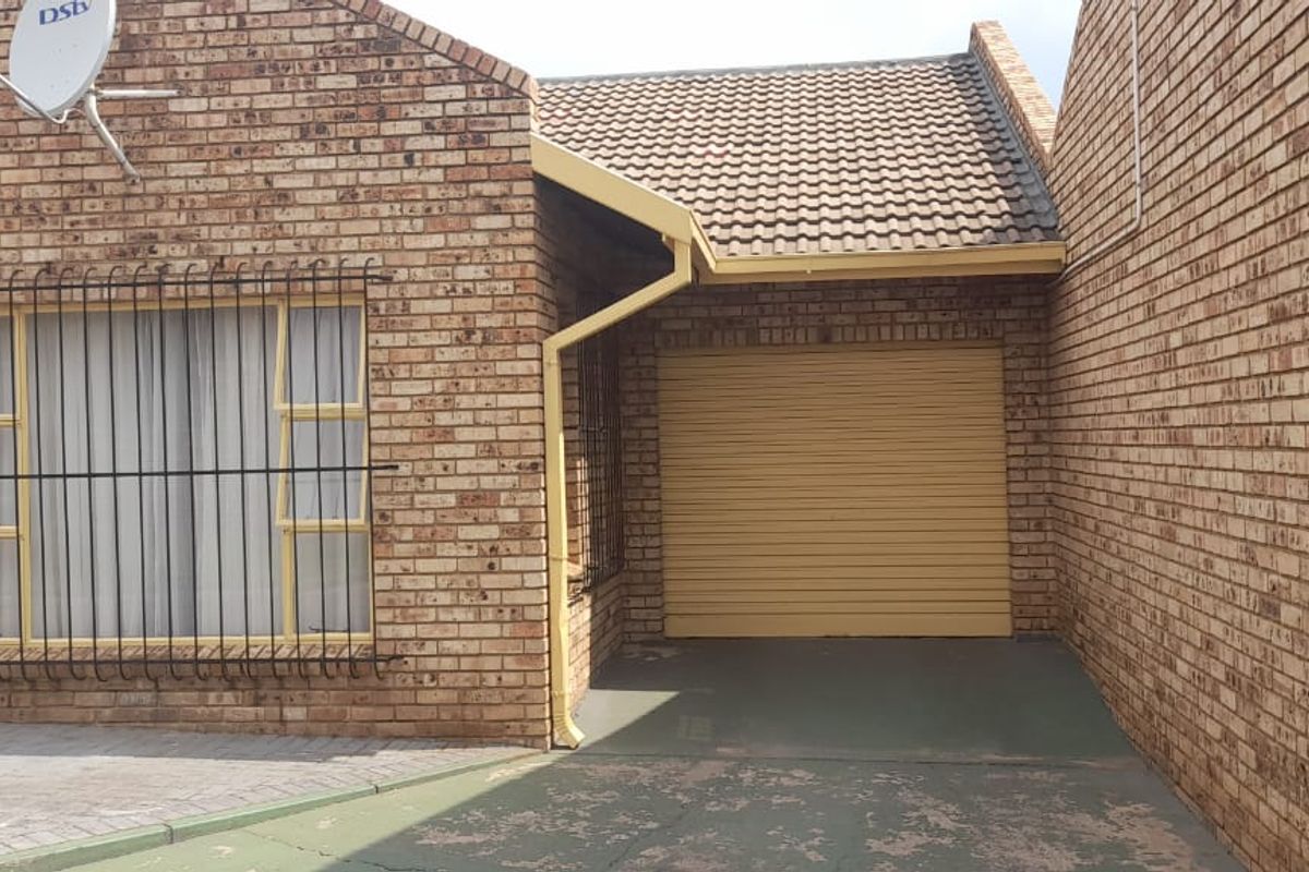 Charming 3-bedroom townhouse in Parys, perfect for family living or investment—don't miss out! - Photo 2