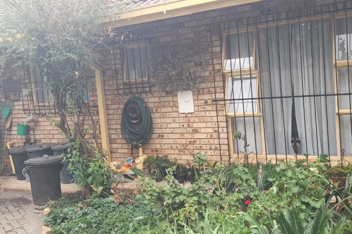 Charming 3-bedroom townhouse in Parys, perfect for family living or investment—don't miss out! - Photo 4