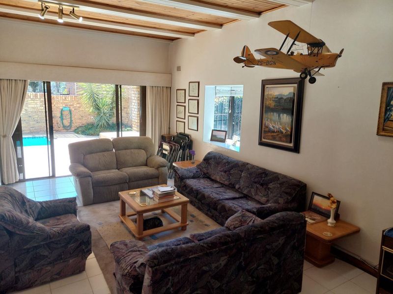 LIFESTYLE UNIT WITH PRIVATE HEATED POOL - Photo 6