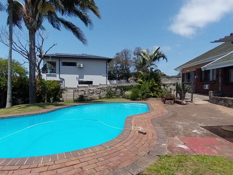 Charming 3 Bedroom house with flatlet and Sparkling pool - Photo 2