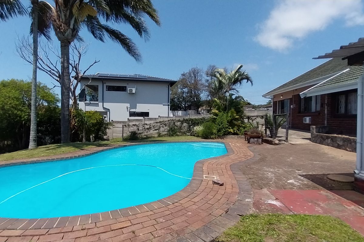 Charming 3 Bedroom house with flatlet and Sparkling pool - Photo 2