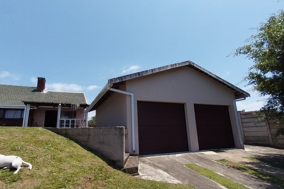 Charming 3 Bedroom house with flatlet and Sparkling pool - Photo 3