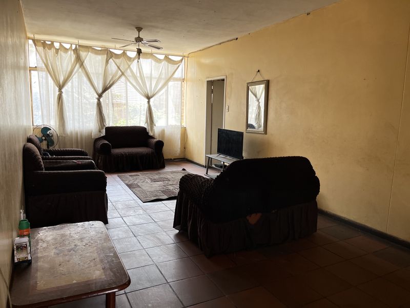 Flat for Sale - Witbank - Photo 2