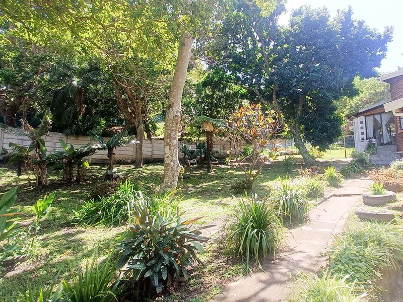 Charming Family Home with Two Income-Generating Flats - Photo 2