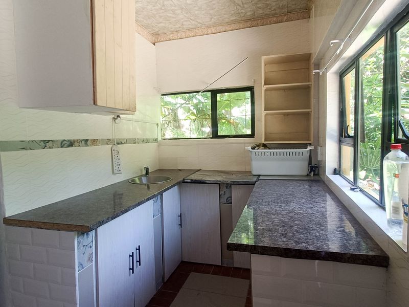 Charming Family Home with Two Income-Generating Flats - Photo 7