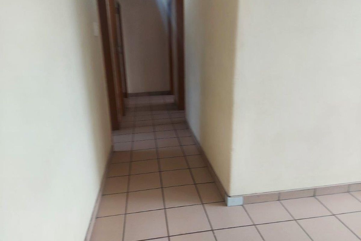 3 BEDROOM APARTMENT LOCATED IN CENTRAL RUSTENBURG - Photo 4