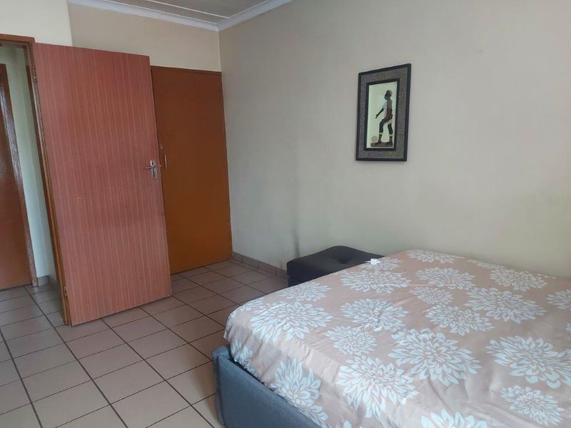 3 BEDROOM APARTMENT LOCATED IN CENTRAL RUSTENBURG - Photo 9