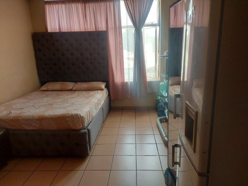 3 BEDROOM APARTMENT LOCATED IN CENTRAL RUSTENBURG - Photo 8