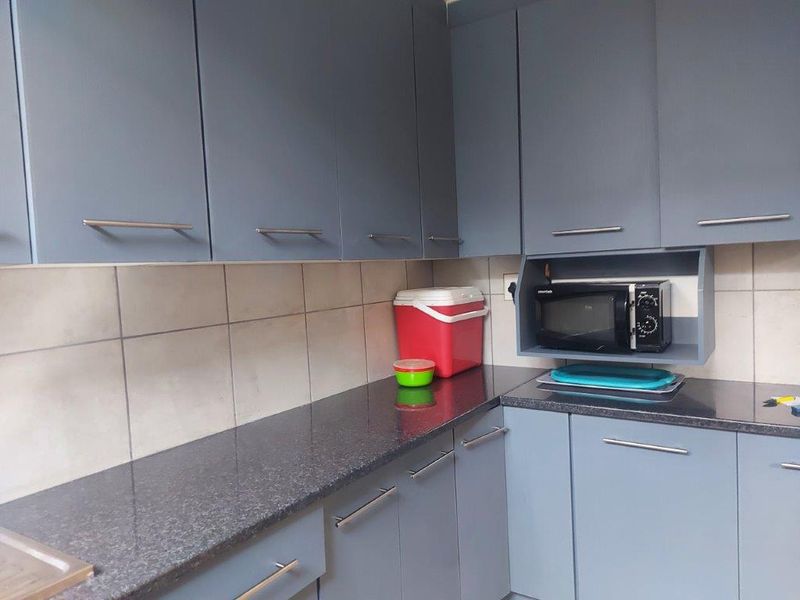 3 BEDROOM APARTMENT LOCATED IN CENTRAL RUSTENBURG - Photo 2