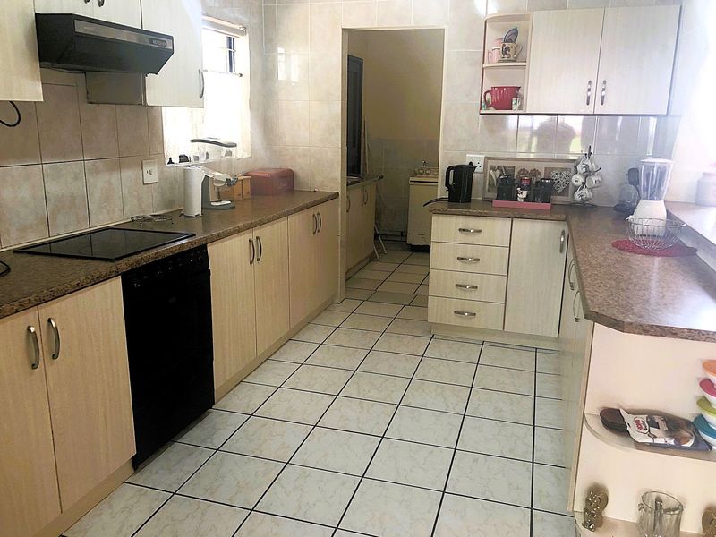 4 BEDROOM TOWNHOUSE WITH SPLASH POOL - Photo 8