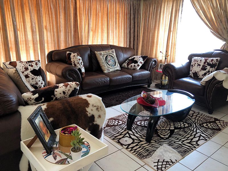 4 BEDROOM TOWNHOUSE WITH SPLASH POOL - Photo 6