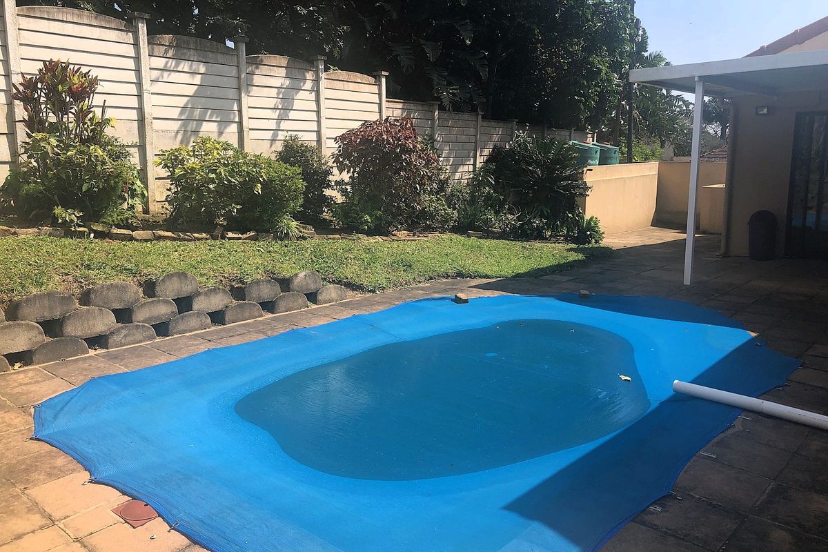 4 BEDROOM TOWNHOUSE WITH SPLASH POOL - Photo 3