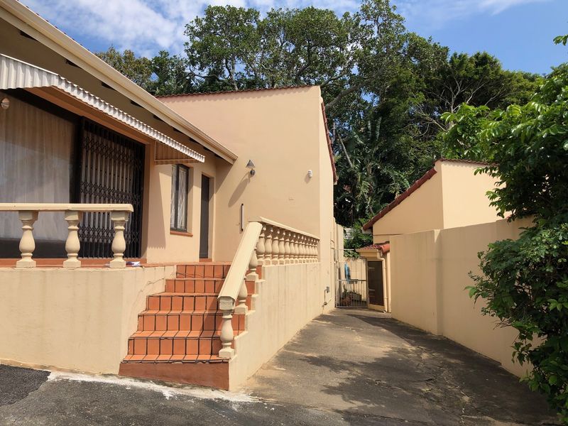 4 BEDROOM TOWNHOUSE WITH SPLASH POOL - Photo 2