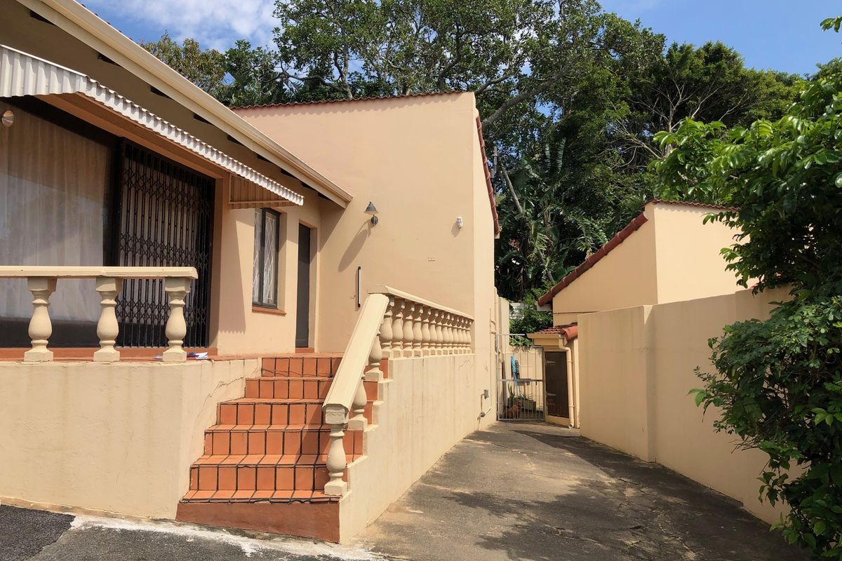 4 BEDROOM TOWNHOUSE WITH SPLASH POOL - Photo 2