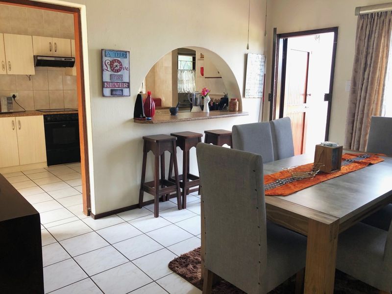 4 BEDROOM TOWNHOUSE WITH SPLASH POOL - Photo 5