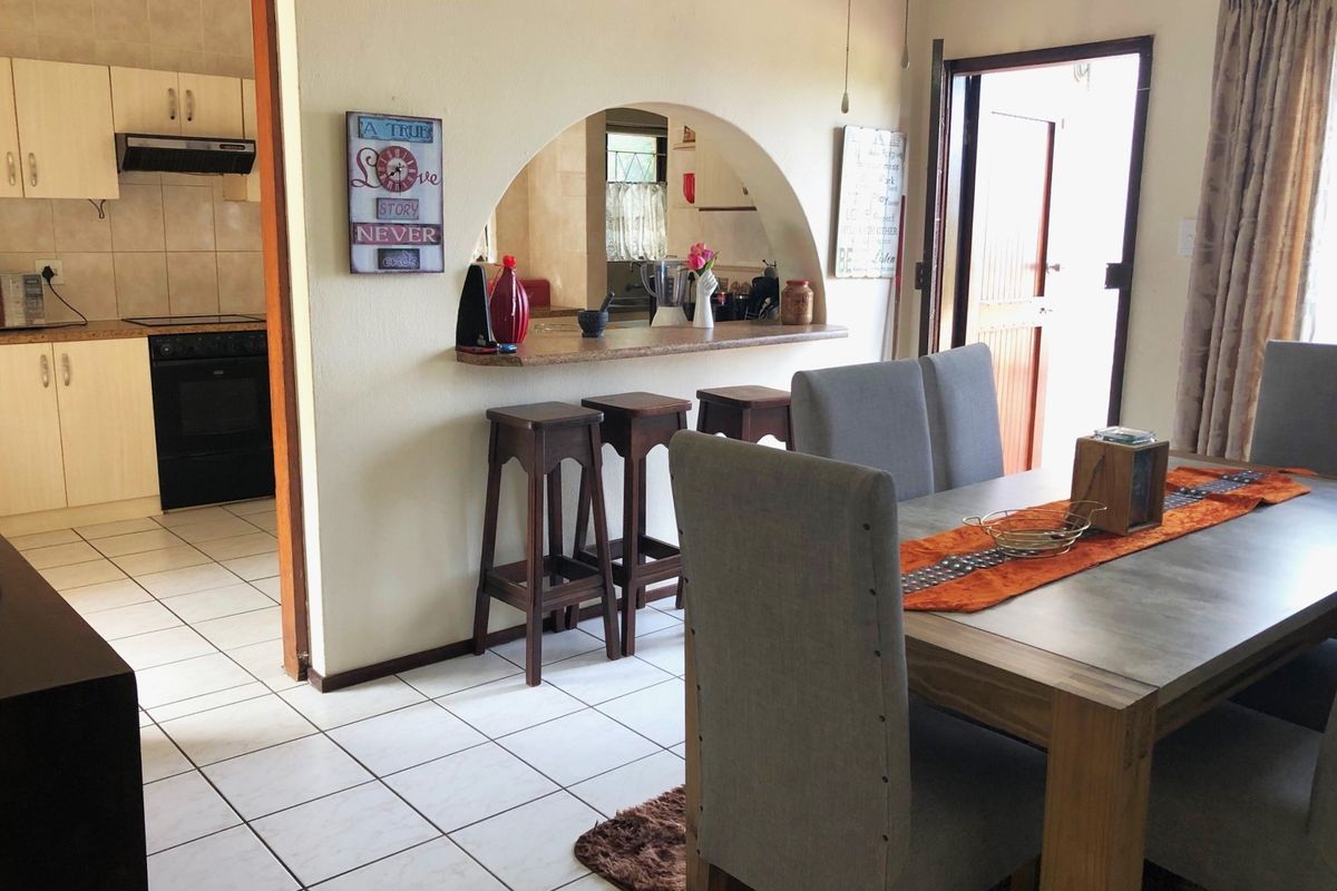 4 BEDROOM TOWNHOUSE WITH SPLASH POOL - Photo 5