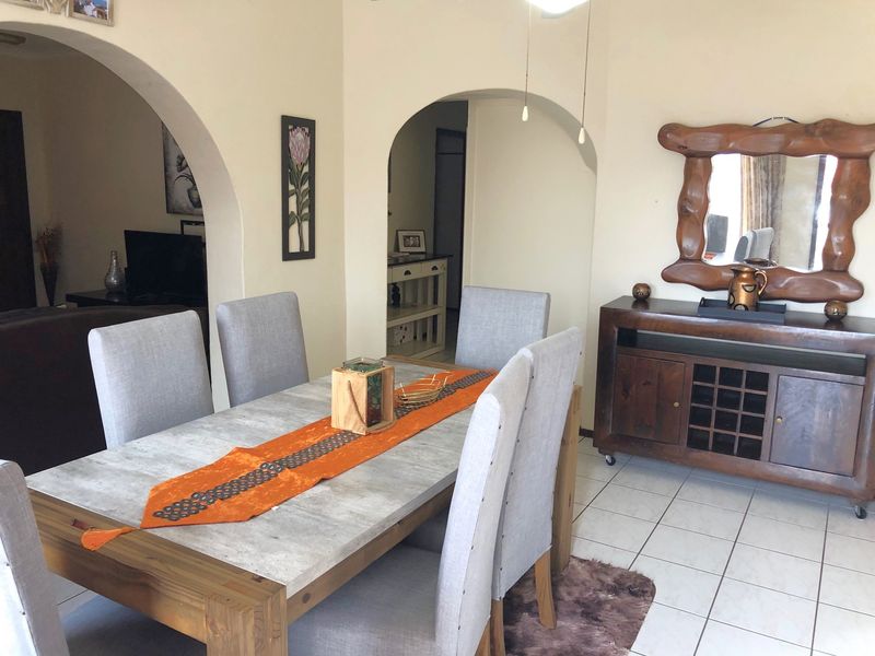 4 BEDROOM TOWNHOUSE WITH SPLASH POOL - Photo 4