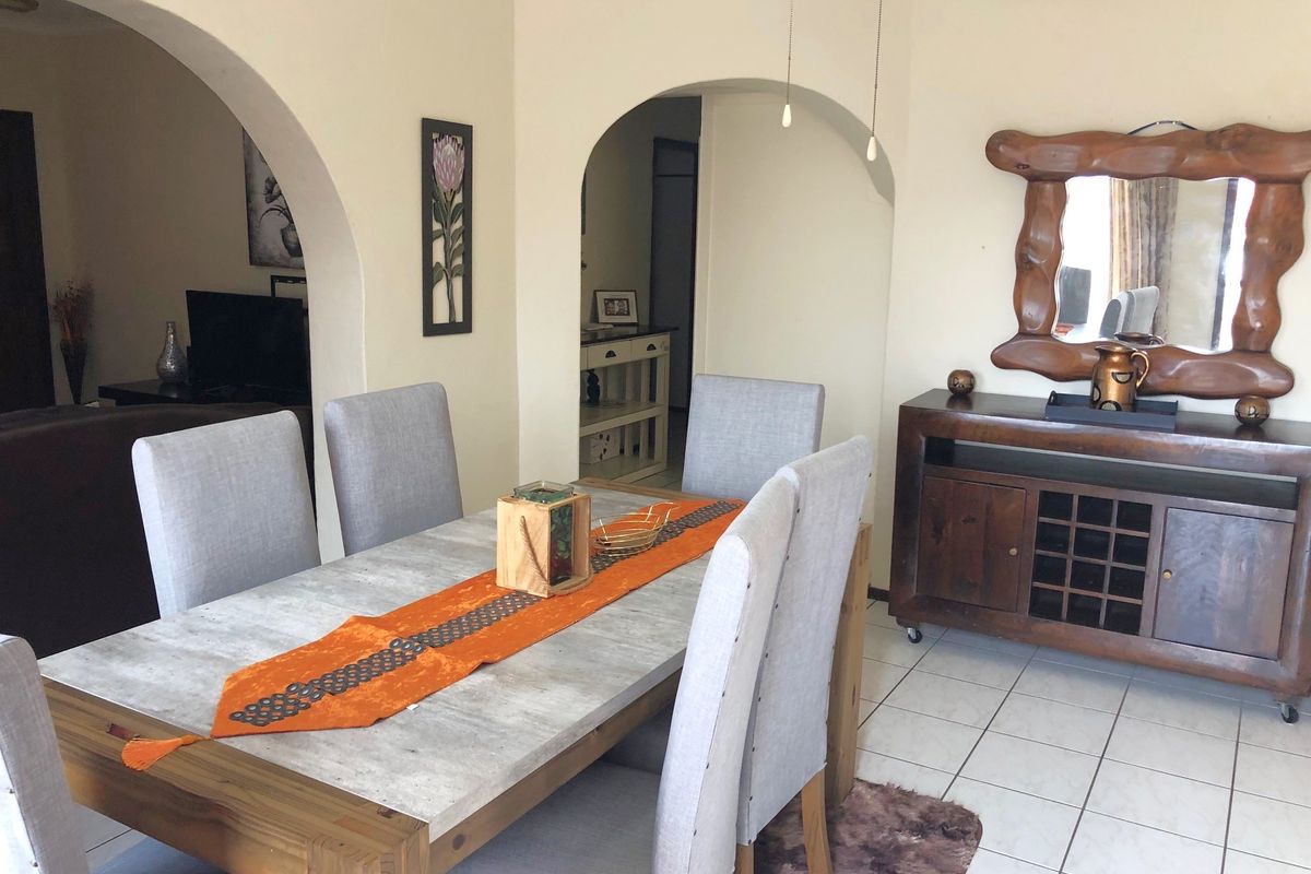 4 BEDROOM TOWNHOUSE WITH SPLASH POOL - Photo 4