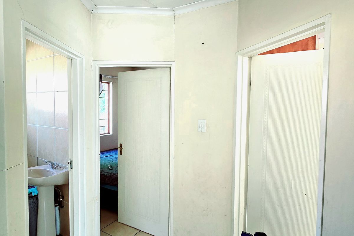 Charming 2-Bedroom Home with Single Garage – Perfect for Modern Living. - Photo 4