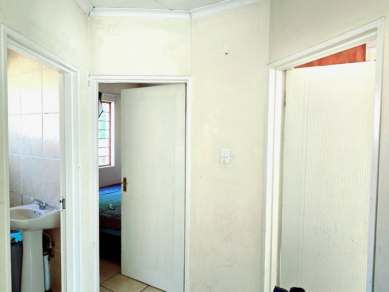 Charming 2-Bedroom Home with Single Garage – Perfect for Modern Living. - Photo 4