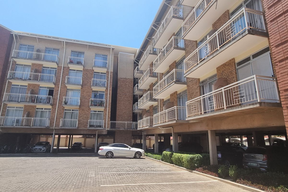 Waiting for a Bargain? Secure, Sunny & Bright - Photo 2