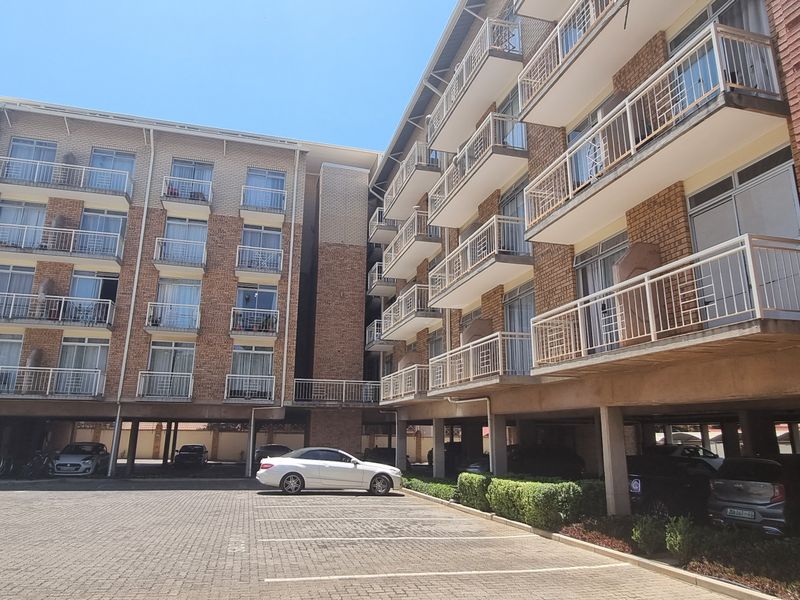 Waiting for a Bargain? Secure, Sunny & Bright - Photo 2