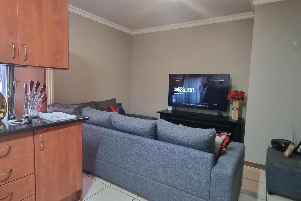 Waiting for a Bargain? Secure, Sunny & Bright - Photo 4