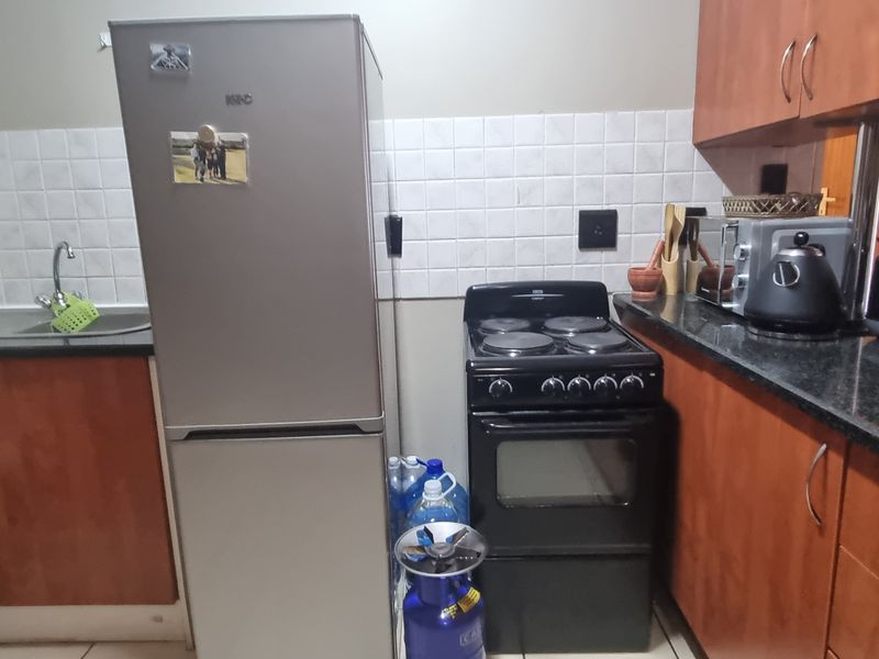 Waiting for a Bargain? Secure, Sunny & Bright - Photo 7