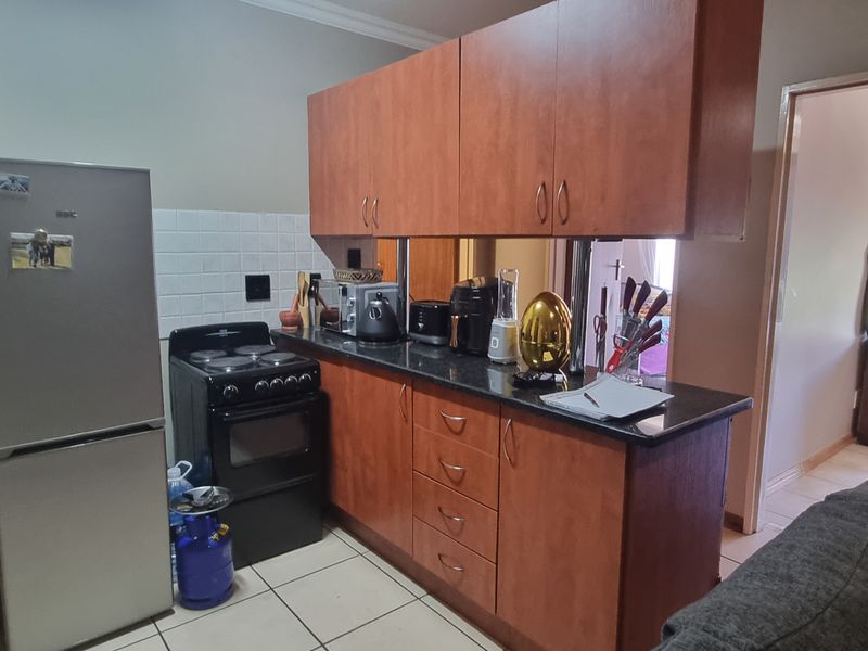 Waiting for a Bargain? Secure, Sunny & Bright - Photo 6