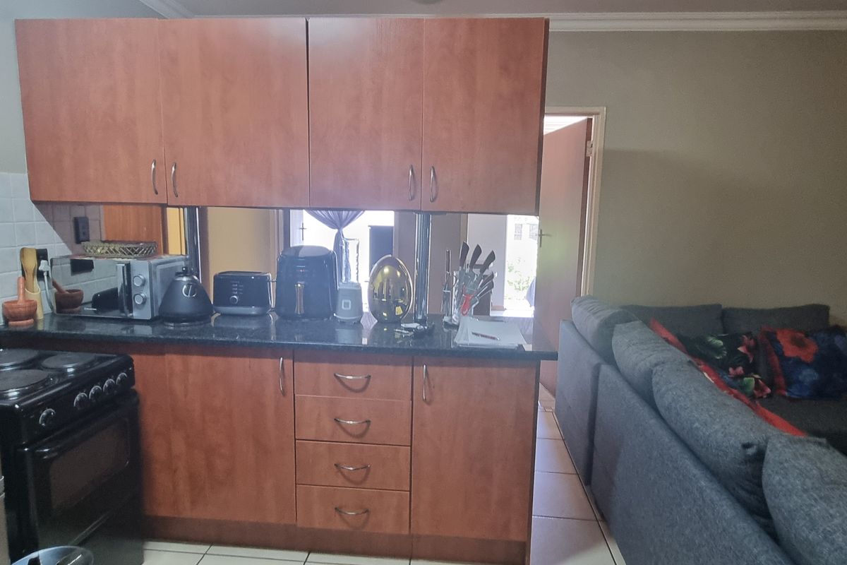 Waiting for a Bargain? Secure, Sunny & Bright - Photo 5