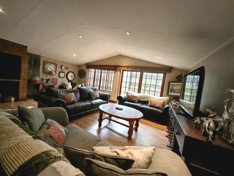 Entertainers Dream in Luxurious Eco Estate, with flatlet! - Photo 7