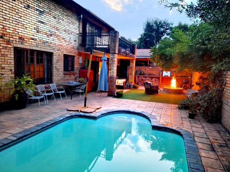 Entertainers Dream in Luxurious Eco Estate, with flatlet! - Photo 3