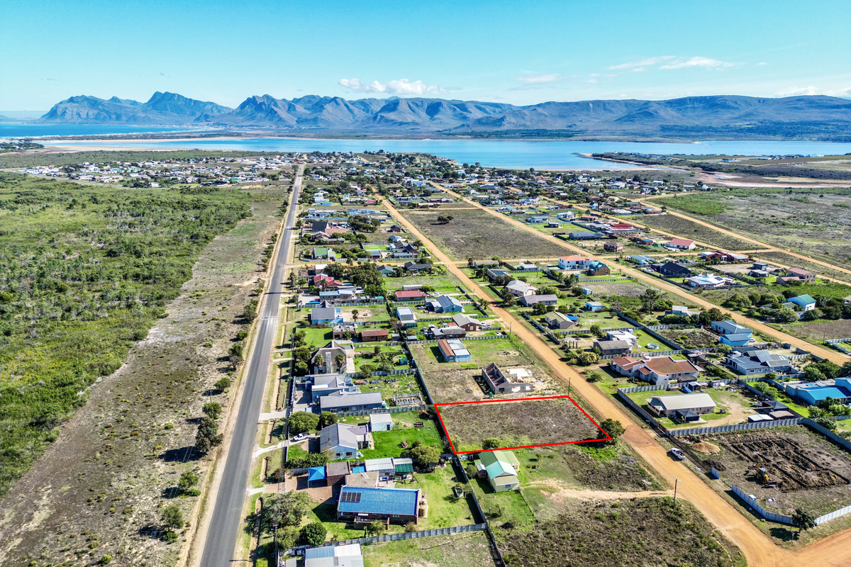 Large stand for sale in Fisherhaven. - Photo 2