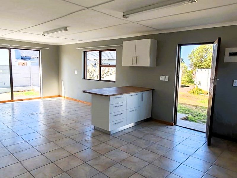 2 Bedroom Apartment to Rent in Stompnuesbay - Photo 3