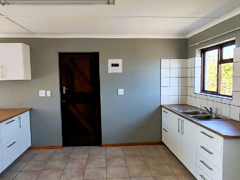 2 Bedroom Apartment to Rent in Stompnuesbay - Photo 2