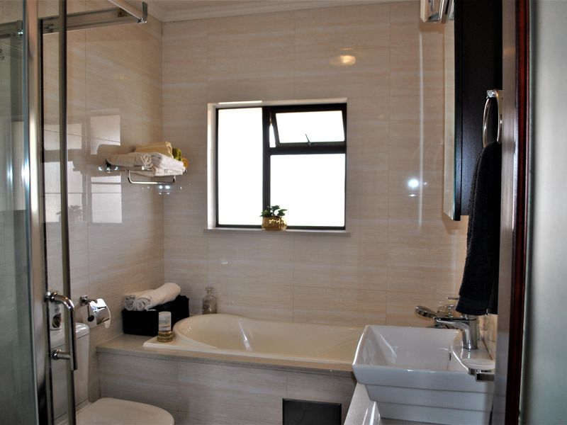 Remarkable Value. Unbeatable location - Photo 9