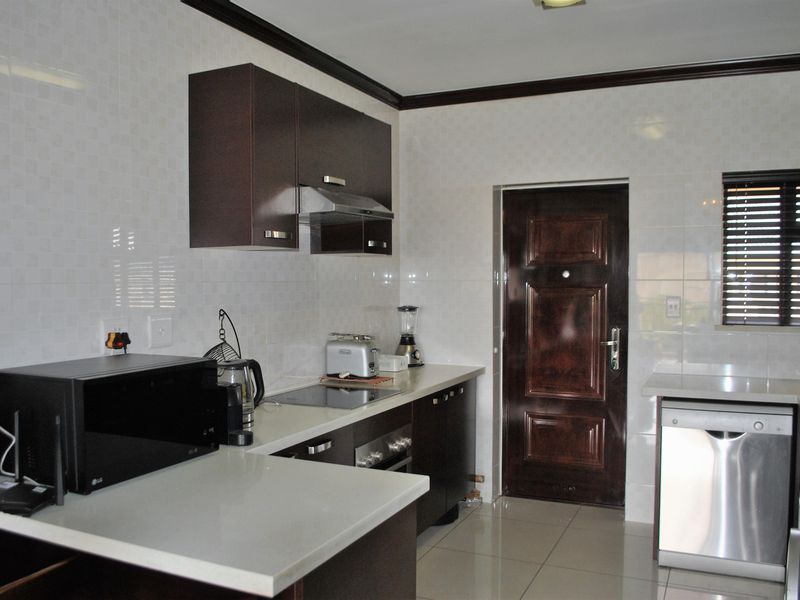 Remarkable Value. Unbeatable location - Photo 3