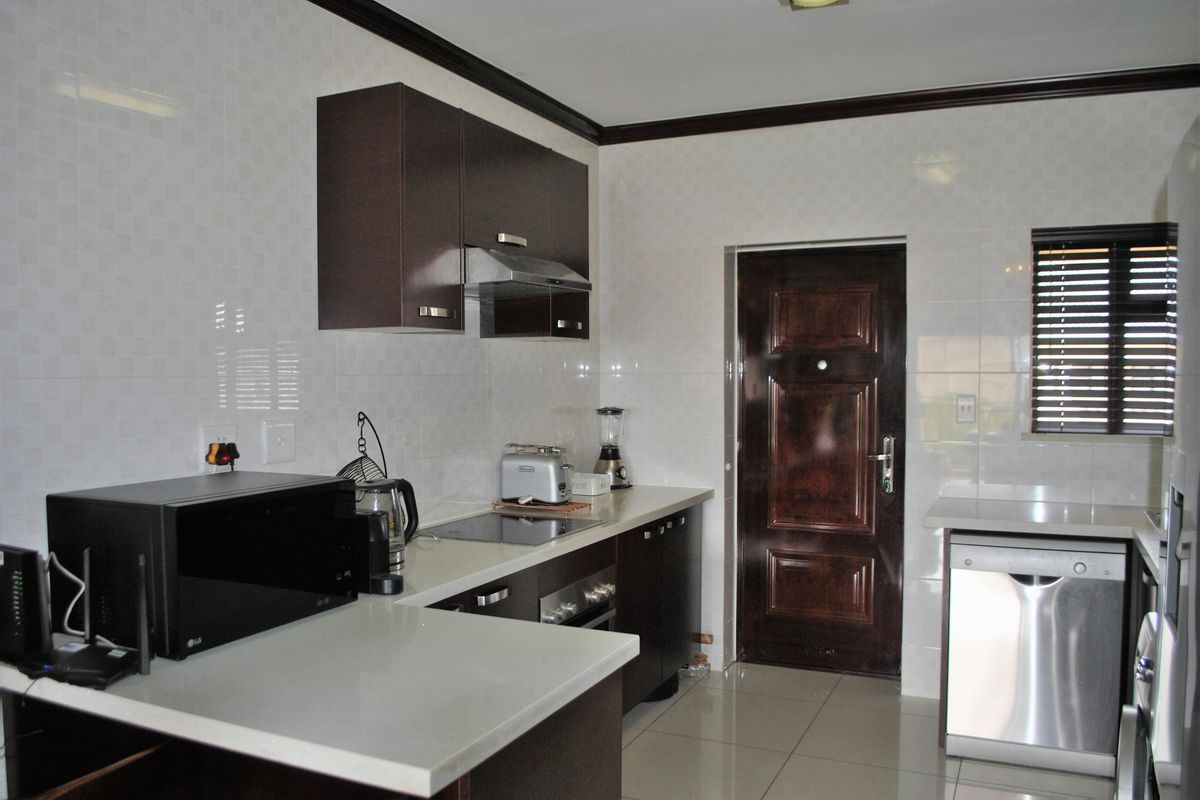 Remarkable Value. Unbeatable location - Photo 3