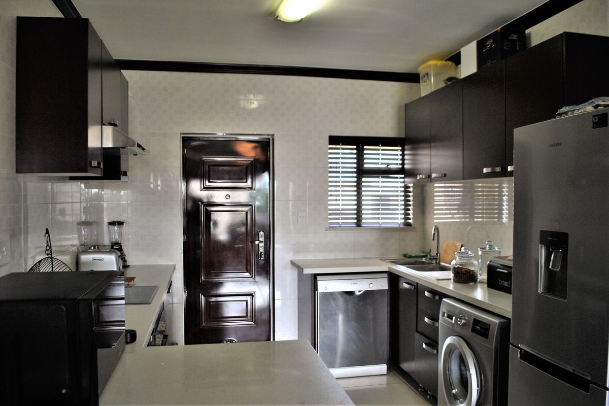 Remarkable Value. Unbeatable location - Photo 2