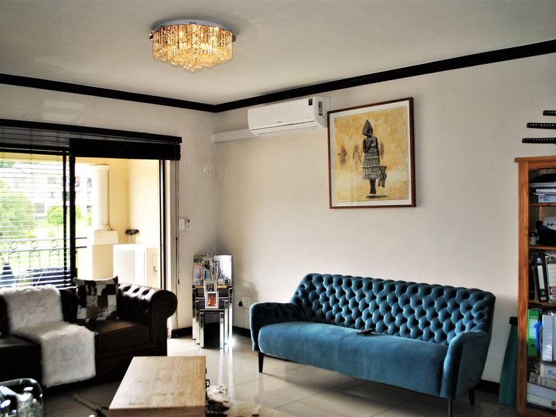 Remarkable Value. Unbeatable location - Photo 4