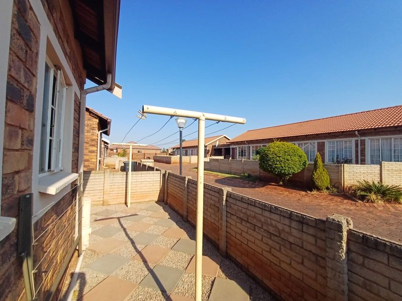 Charming 2-bedroom sectional title in The Orchards, Akasia—perfect for modern living and convenienc - Photo 10