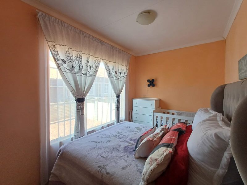 Charming 2-bedroom sectional title in The Orchards, Akasia—perfect for modern living and convenienc - Photo 8