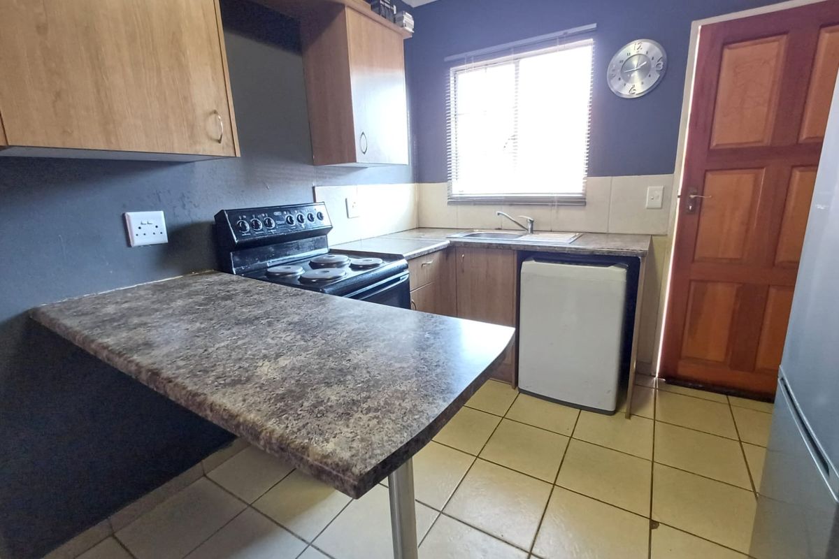 Charming 2-bedroom sectional title in The Orchards, Akasia—perfect for modern living and convenienc - Photo 2